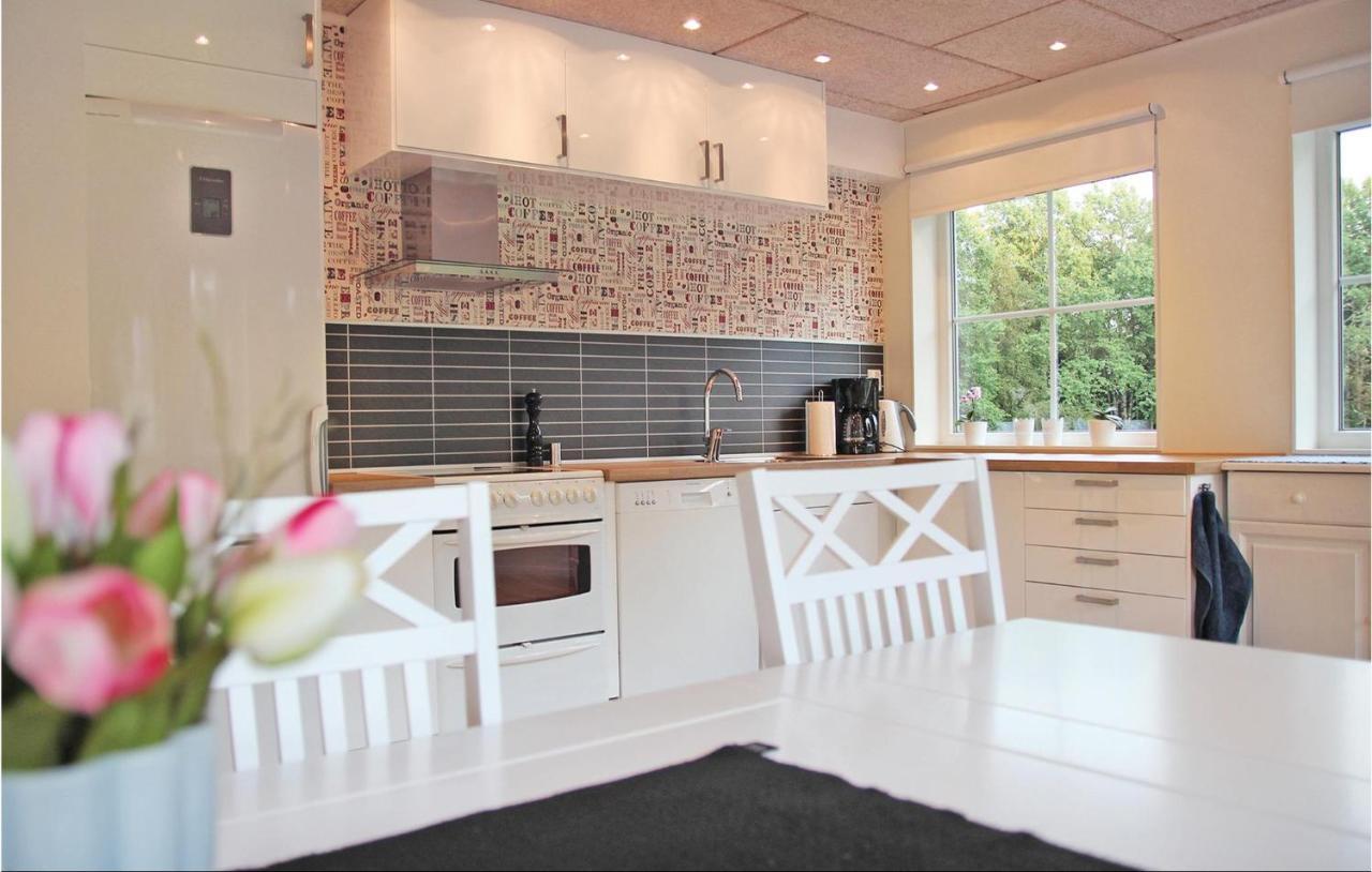 2 Bedroom Cozy Apartment In Habo Mullsjö 外观 照片